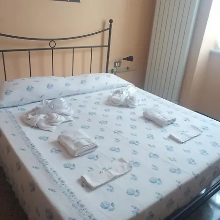 Au Cavettu 4* فاراتسي